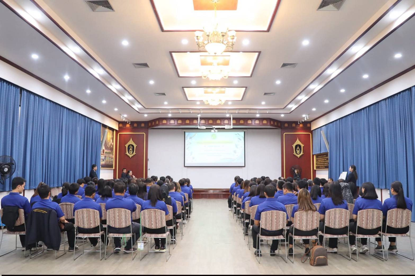 title - รองปลัดกระทรวงเกษตรและสหกรณ์ เป็นประธานในพิธีปิดและมอบประกาศนียบัตรแก่ผู้ผ่านการฝึกอบรมหลักสูตร นักบริหารการพัฒนาการเกษตรและสหกรณ์ ระดับต้น รุ่นที่ 80 ณ หอประชุมหม่อมราชวงศ์หญิงรสลิน คัคณางค์ ศูนย์ส่งเสริมและพัฒนาอาชีพเสริมนอกภาคการเกษตร (ศูนย์ศิลปาชีพ บางไทรฯ (เดิม))